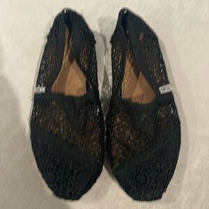 Tom’s black lace flats 6.5
